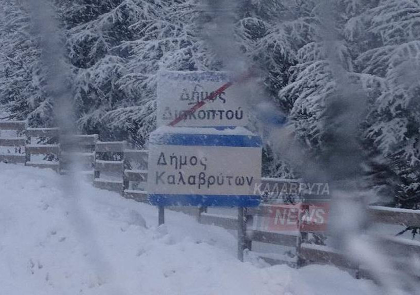 Καιρός LIVE: Σε κλοιό χιονιά η Ελλάδα – Λευκό τοπίο από Μακεδονία μέχρι Πελοπόννησο (pics&vids)