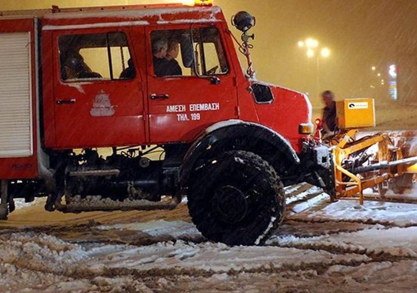 Κακοκαιρία - Γρεβενά: Επιχείρηση απεγκλωβισμού ασθενούς 