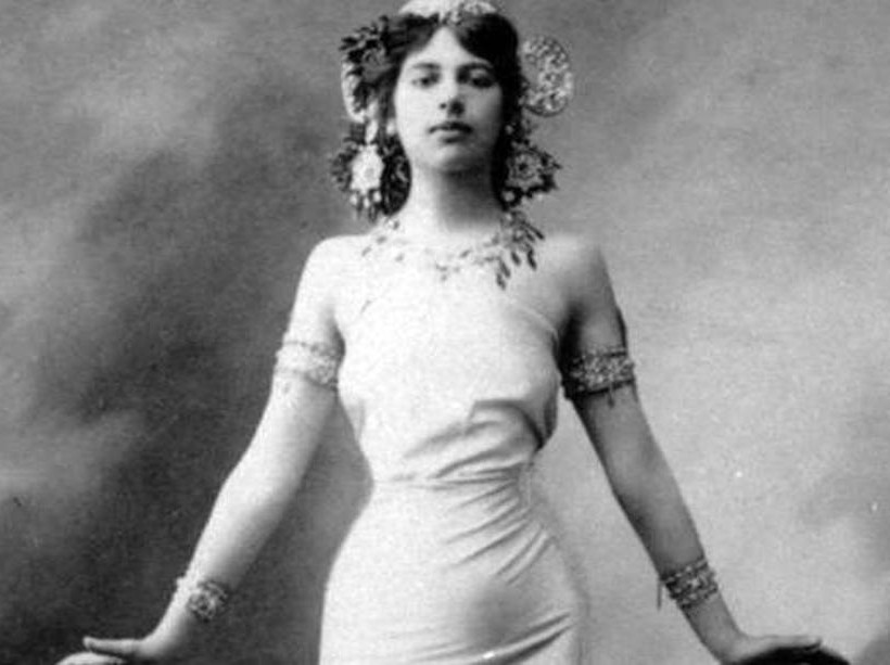 Σαν σήμερα το 1971 εκτελείται η διασημότερη κατάσκοπος του κόσμου Μάτα Χάρι (Pics+Vid)