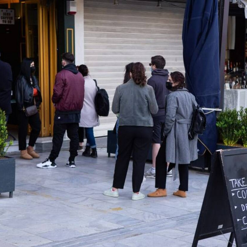 Συνωστισμός για ένα ποτό