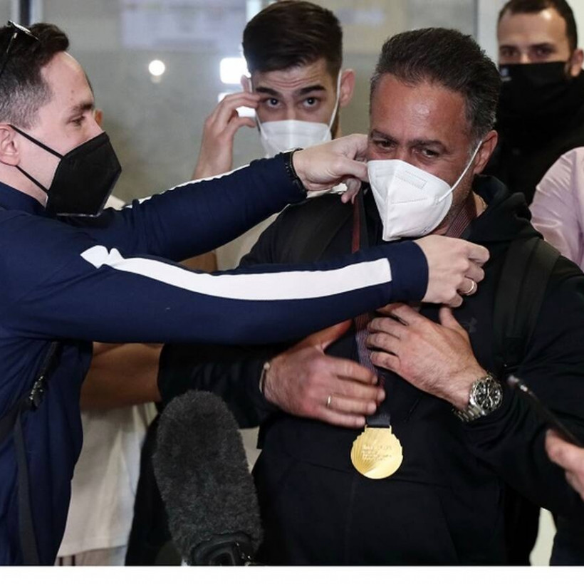 Λευτέρης Πετρούνιας