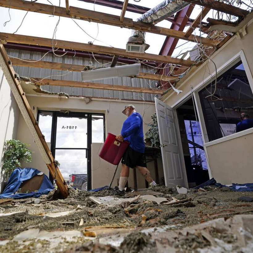 Τεράστιες οι καταστροφές που άφησε πίσω του ο σαρωτικός  τυφώνας Άιντα | AP 