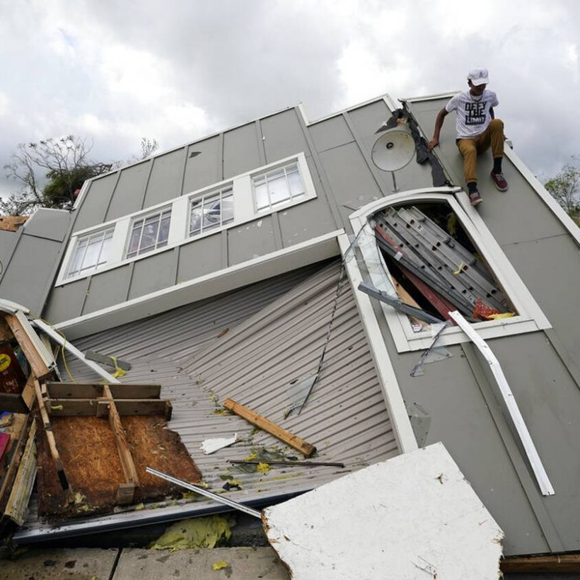 Τεράστιες οι καταστροφές που άφησε πίσω του ο σαρωτικός  τυφώνας Άιντα | AP 