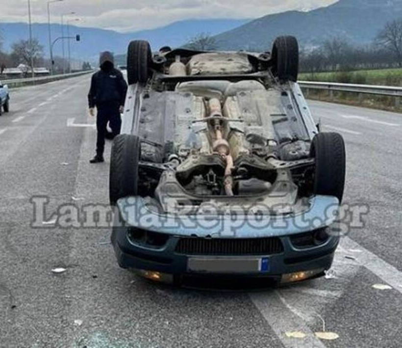 Αυτοκίνητο αναποδογύρισε στο οδόστρωμα