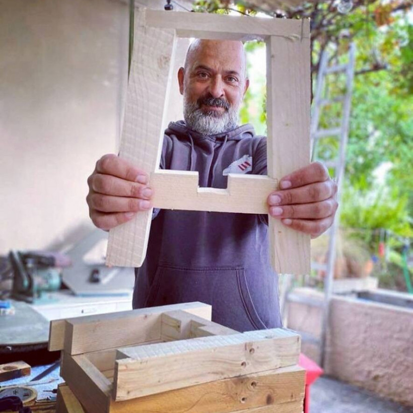 Κώστας Ταμπάκης σκαμνάκι