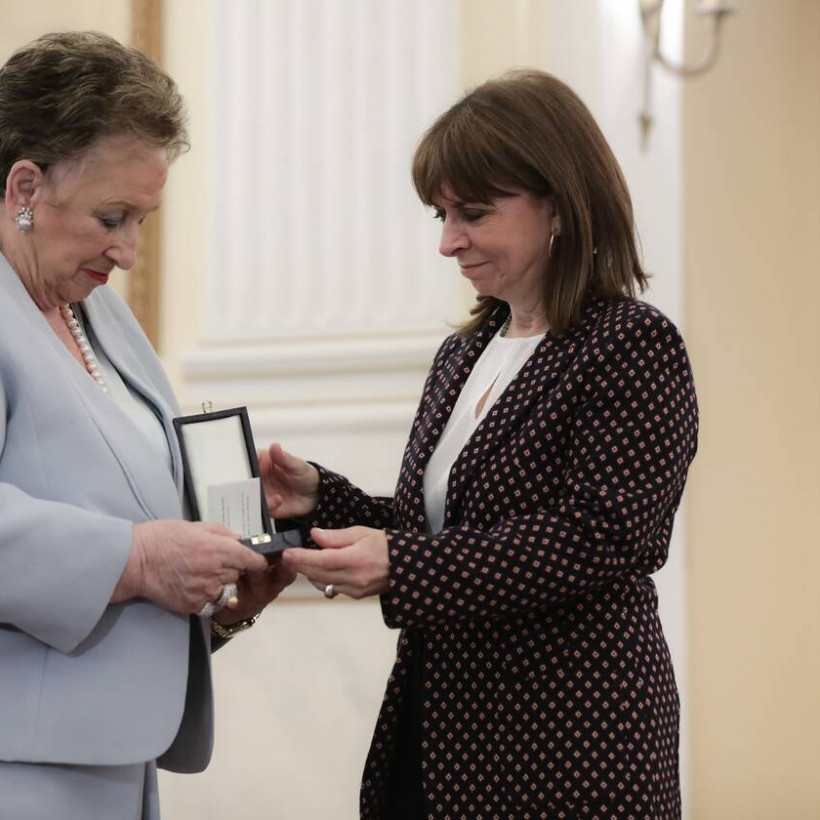 Μπουρλά: Βραβεύτηκε από την Σακελλαροπούλου για την προσφορά του