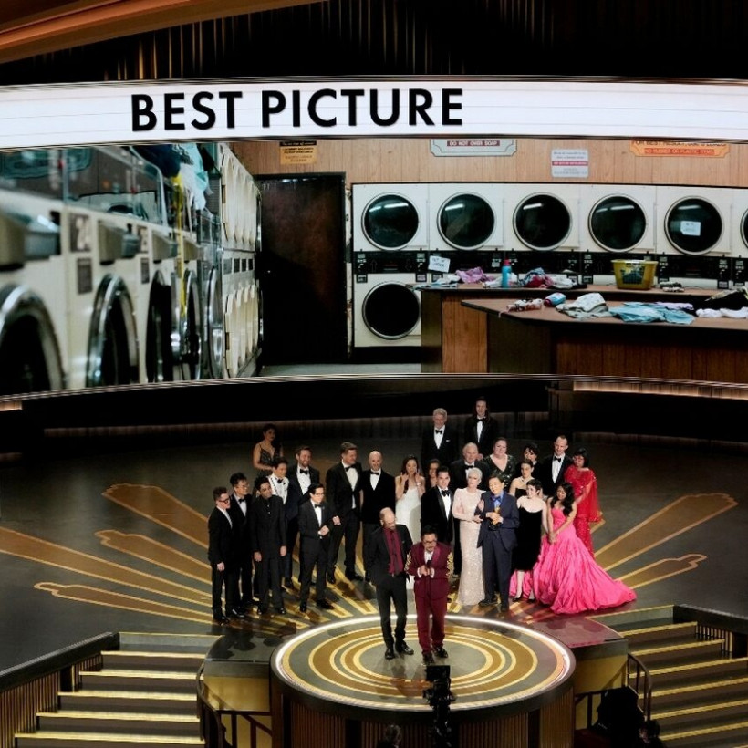 Οι συντελεστές του Τα Πάντα Όλα, που κέρδισε το Όσκαρ Καλύτερης Ταινίας 