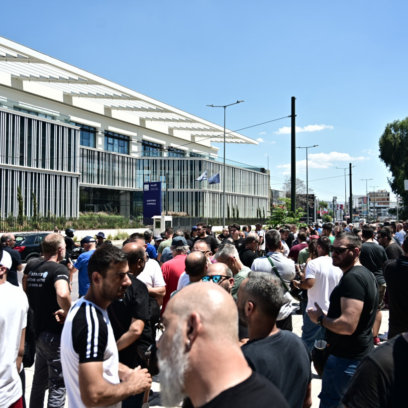 [378918] ΑΠΕΡΓΙΑΚΗ ΣΥΓΚΕΝΤΡΩΣΗ ΙΔΙΟΚΤΗΤΩΝ ΣΥΝΕΡΓΕΙΩΝ ΑΥΤΟΚΙΝΗΤΩΝ ΣΤΗΝ ΑΑΔΕ      
(ΚΩΣΤΑΣ ΤΖΟΥΜΑΣ/EUROKINISSI)