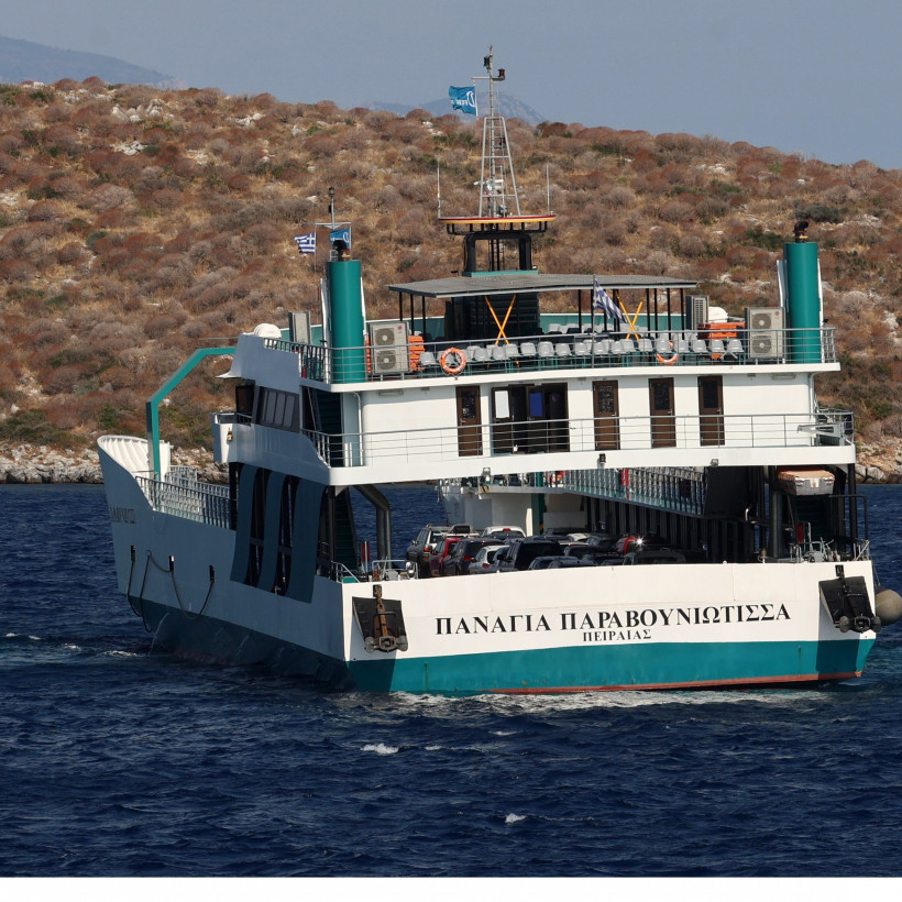 Φέρι μποτ προσάραξε σε ξέρα στα Νέα Στύρα.