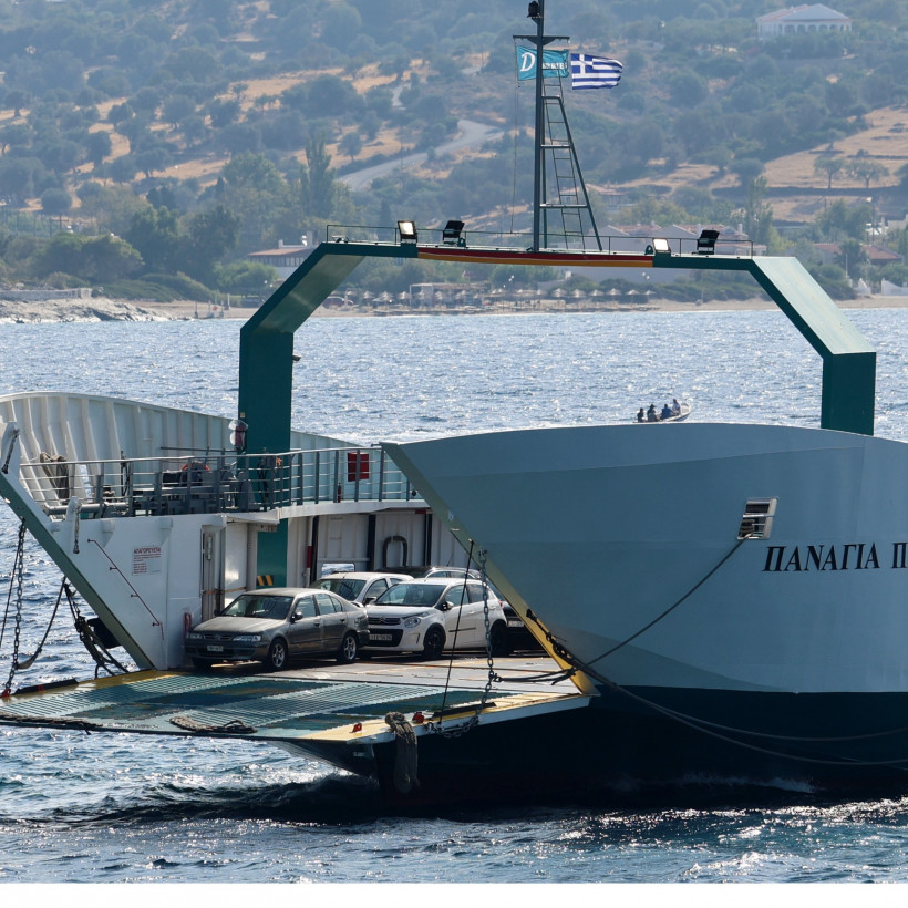 Φέρι μποτ προσάραξε σε ξέρα στα Νέα Στύρα.