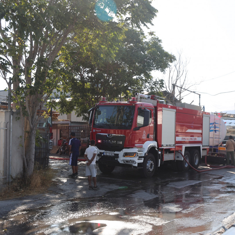 [379763] ΠΥΡΚΑΓΙΑ ΣΕ ΧΩΡΟ ΕΡΓΟΣΤΑΣΙΟΥ ΣΤΟ ΑΙΓΑΛΕΩ (ΓΙΑΝΝΗΣ ΠΑΝΑΓΟΠΟΥΛΟΣ / EUROKINISSI)