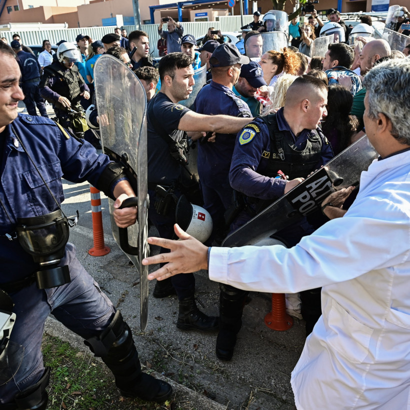 ΕΠΙΣΚΕΨΗ ΤΟΥ ΠΡΩΘΥΠΟΥΡΓΟΥ ΚΥΡΙΑΚΟΥ ΜΗΤΣΟΤΑΚΗ ΣΤΟ ΝΟΣΟΚΟΜΕΙΟ &quot;ΑΤΤΙΚΟΝ&quot;  (ΜΙΧΑΛΗΣ ΚΑΡΑΓΙΑΝΝΗΣ/EUROKINISSI)
