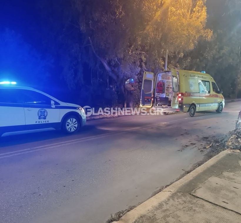 Kρήτη: Κινηματογραφικό τροχαίο στη Λεωφόρο Σούδας - Αυτοκίνητο προσέκρουσε σε δέντρο και ανετράπη 3 Kρήτη: Κινηματογραφικό τροχαίο στη Λεωφόρο Σούδας - Αυτοκίνητο προσέκρουσε σε δέντρο και ανετράπη