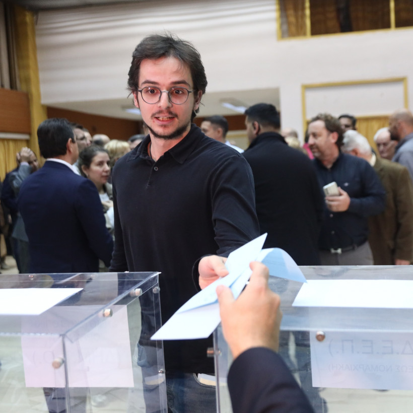 [382312] ΨΗΦΟΦΟΡΙΑ ΑΠΟ ΤΟΝ ΠΡΩΘΥΠΟΥΡΓΟ ΚΑΙ ΠΡΟΕΔΡΟ ΤΗΣ ΝΕΑΣ ΔΗΜΟΚΡΑΤΙΑΣ ΚΥΡΙΑΚΟ ΜΗΤΣΟΤΑΚΗ ΣΤΙΣ ΕΣΩΚΟΜΜΑΤΙΚΕΣ ΕΚΛΟΓΕΣ ΤΗΣ ΝΔ  (ΓΙΑΝΝΗΣ ΠΑΝΑΓΟΠΟΥΛΟΣ/EUROKINISSI)