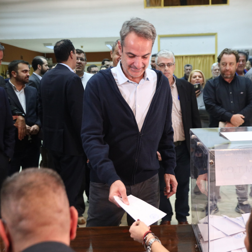 [382312] ΨΗΦΟΦΟΡΙΑ ΑΠΟ ΤΟΝ ΠΡΩΘΥΠΟΥΡΓΟ ΚΑΙ ΠΡΟΕΔΡΟ ΤΗΣ ΝΕΑΣ ΔΗΜΟΚΡΑΤΙΑΣ ΚΥΡΙΑΚΟ ΜΗΤΣΟΤΑΚΗ ΣΤΙΣ ΕΣΩΚΟΜΜΑΤΙΚΕΣ ΕΚΛΟΓΕΣ ΤΗΣ ΝΔ  (ΓΙΑΝΝΗΣ ΠΑΝΑΓΟΠΟΥΛΟΣ/EUROKINISSI)