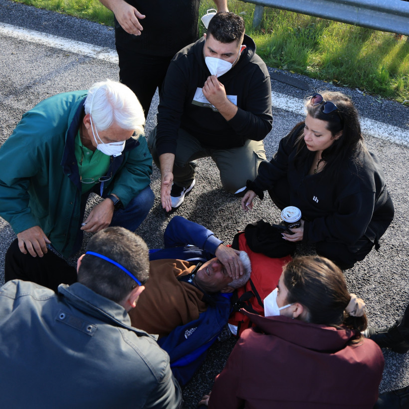 ΑΓΡΟΤΙΚΕΣ ΚΙΝΗΤΟΠΟΙΗΣΕΙΣ ΣΤΟΝ ΚΟΜΒΟ ΤΗΣ ΝΙΚΑΙΑΣ ΚΑΙ ΕΝΤΑΣΗ ΜΕ ΤΗΝ ΑΣΤΥΝΟΜΙΑ