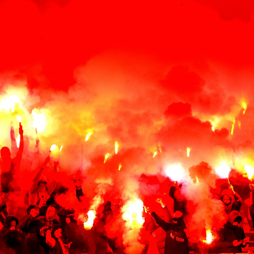 Διακοπή της αναμέτρησης ανάμεσα στον Άγιαξ και τη Χρόνινγκεν, στη «Γιόχαν Κρόιφ Αρένα».