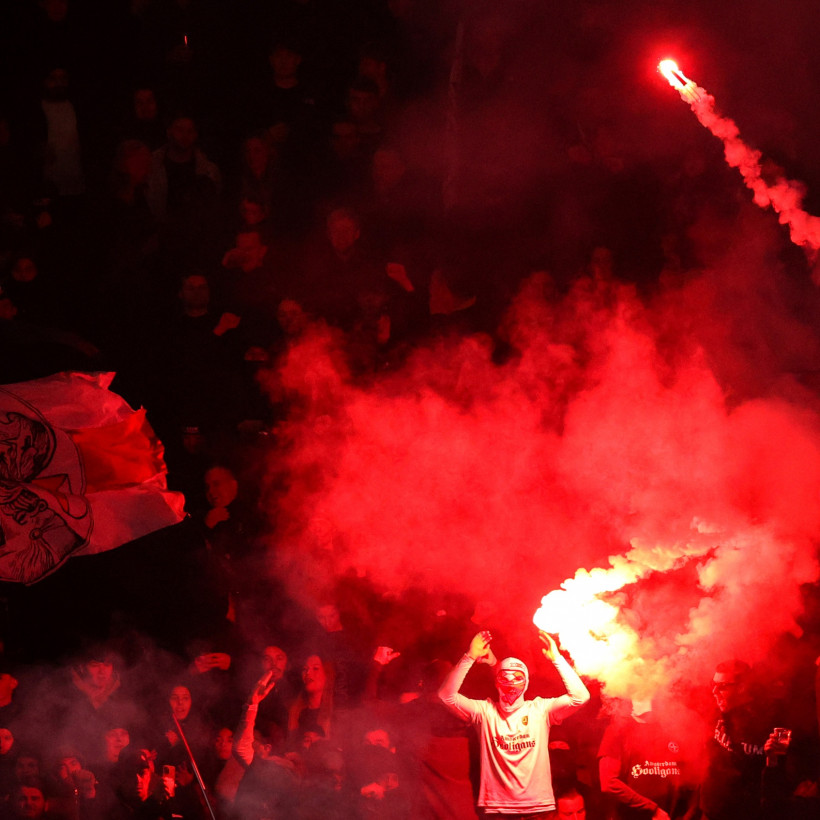 Διακοπή της αναμέτρησης ανάμεσα στον Άγιαξ και τη Χρόνινγκεν, στη «Γιόχαν Κρόιφ Αρένα».