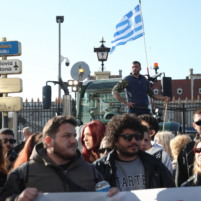 [382951] ΣΥΛΛΑΛΗΤΗΡΙΟ ΑΓΡΟΤΩΝ ΣΤΟ ΛΙΜΑΝΙ ΤΗΣ ΘΕΣΣΣΑΛΟΝΙΚΗΣ   (ΒΑΣΙΛΗΣ ΒΕΡΒΕΡΙΔΗΣ/ΜΟΤΙΟΝΤΕΑΜ)