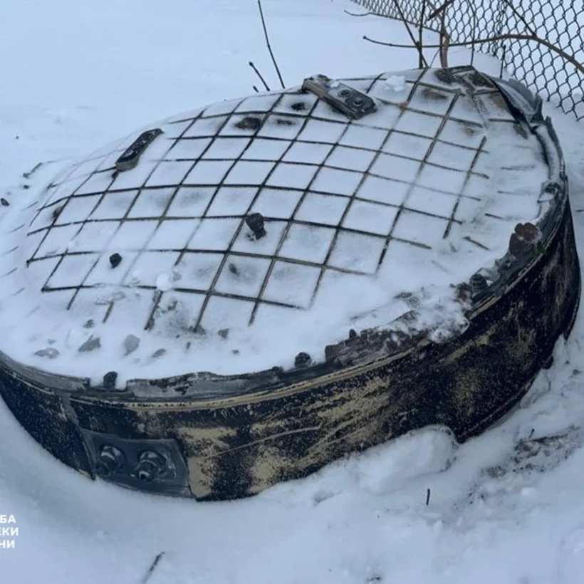 Θραύσματα του πυραύλου «Oreshnik» στο Λβιβ.