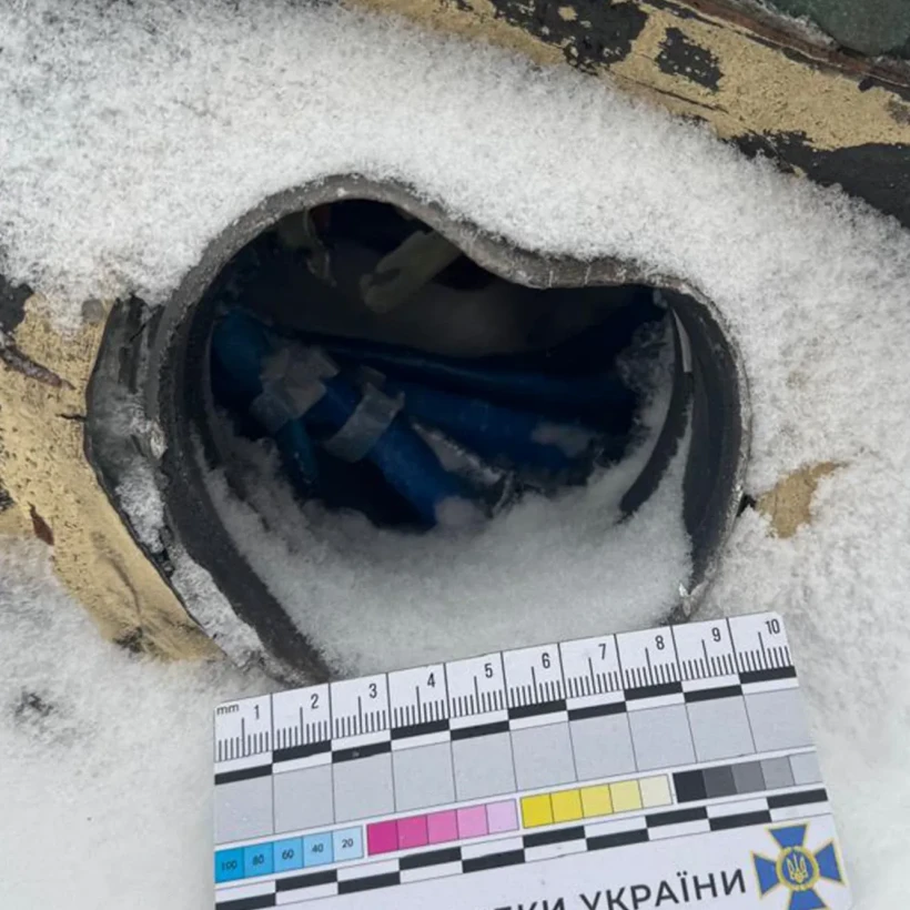 Θραύσματα του πυραύλου «Oreshnik» στο Λβιβ.