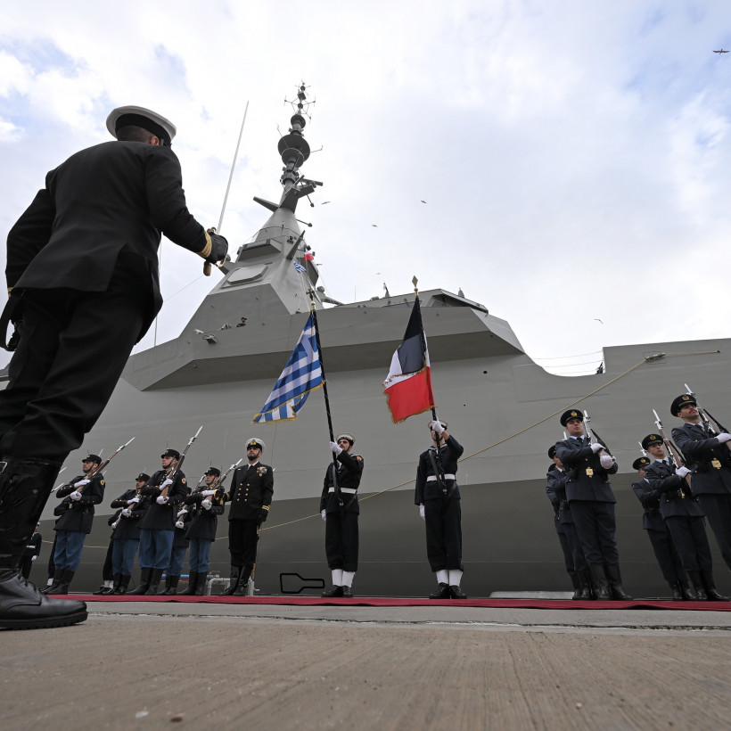ΣΥΝΑΝΤΗΣΗ ΤΟΥ ΥΕΘΑ ΝΙΚΟΥ ΔΕΝΔΙΑ ΜΕ ΤΗΝ ΥΠΟΥΡΓΟ ΕΝΟΠΛΩΝ ΔΥΝΑΜΕΩΝ ΤΗΣ ΓΑΛΛΙΑΣ CATHERINE VAUTRIN ΣΤΟ ΝΑΥΣΤΑΘΜΟ ΤΗΣ ΣΑΛΑΜΙΝΑΣ ΕΠΙ ΤΗΣ ΠΡΩΤΗΣ ΕΛΛΗΝΙΚΗΣ ΦΡΕΓΑΤΑΣ ΤΥΠΟΥ FDI-HN "ΚΙΜΩΝ"