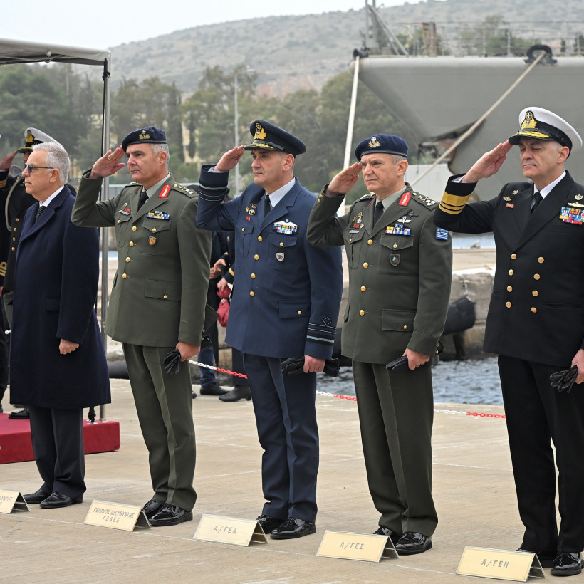ΣΥΝΑΝΤΗΣΗ ΤΟΥ ΥΕΘΑ ΝΙΚΟΥ ΔΕΝΔΙΑ ΜΕ ΤΗΝ ΥΠΟΥΡΓΟ ΕΝΟΠΛΩΝ ΔΥΝΑΜΕΩΝ ΤΗΣ ΓΑΛΛΙΑΣ CATHERINE VAUTRIN ΣΤΟ ΝΑΥΣΤΑΘΜΟ ΤΗΣ ΣΑΛΑΜΙΝΑΣ ΕΠΙ ΤΗΣ ΠΡΩΤΗΣ ΕΛΛΗΝΙΚΗΣ ΦΡΕΓΑΤΑΣ ΤΥΠΟΥ FDI-HN "ΚΙΜΩΝ"