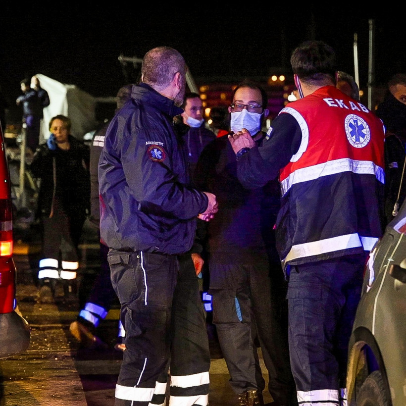 [384308] ΧΙΟΣ - ΣΥΓΚΡΟΥΣΗ ΣΚΑΦΟΥΣ ΤΟΥ ΛΙΜΕΝΙΚΟΥ ΜΕ ΣΚΑΦΟΣ ΔΙΑΚΙΝΗΤΩΝ ΠΟΥ ΜΕΤΕΦΕΡΕ ΜΕΤΑΝΑΣΤΕΣ ΣΤΗΝ ΠΕΡΙΟΧΗ ΜΥΡΣΙΝΙΔΙ (ΚΩΣΤΑΣ ΑΝΑΓΝΩΣΤΟΥ /EUROKINISSI)