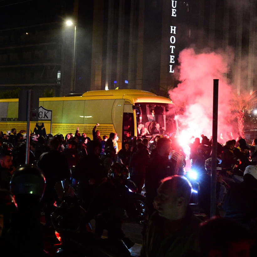 [386074] SUPERLEAGUE 2025-2026 / PLAY OFF / ΟΣΦΠ - ΑΕΚ / ΟΠΑΔΟΙ ΤΗΣ ΑΕΚ ΣΤΟ ΡΕΥΜΑ ΑΝΟΔΟΥ ΤΗΣ ΣΥΓΓΡΟΥ (KLODIAN LATO / EUROKINISSI)