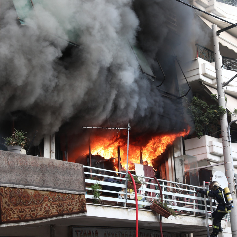 Φωτιά σε διαμέρισμα στον Πειραιά.