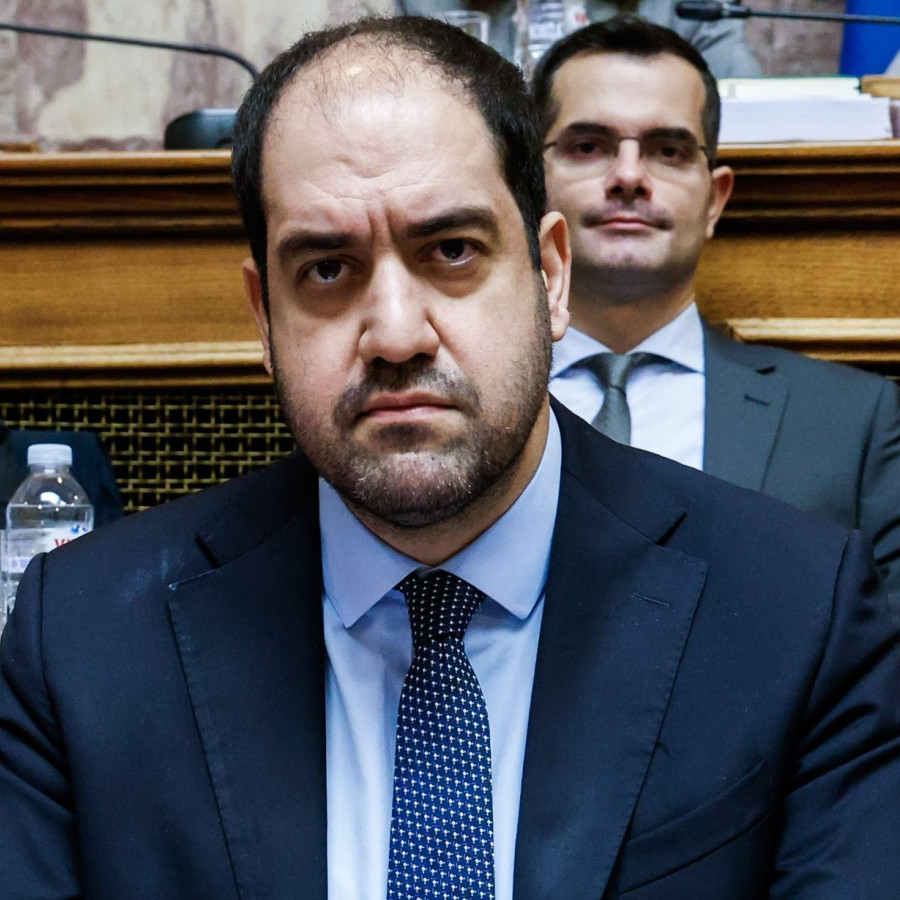 Γιάννης Κεφαλογιάννης: Σε κούτα πήρε από τη Βουλή το τμήμα της δικογραφίας που τον αφορά - Newsbomb