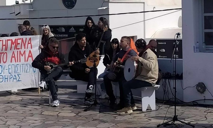 Σαντορίνη: Για τα Τέμπη η μεγαλύτερη συγκέντρωση που έχει πραγματοποιηθεί ποτέ στο νησί Μεγάλη η συγκέντρωση για τα Τέμπη στην Σαντορίνη