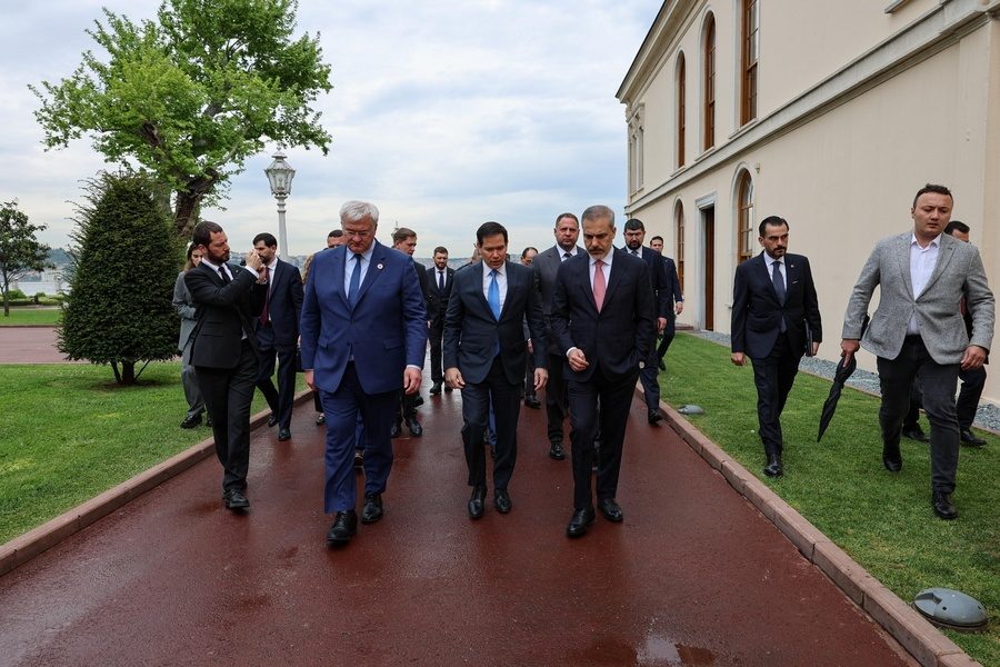 &Sigma;&upsilon;&nu;&omicron;&mu;&iota;&lambda;ί&epsilon;&sigmaf; &sigma;&tau;&eta;&nu; &Kappa;&omega;&nu;&sigma;&tau;&alpha;&nu;&tau;&iota;&nu;&omicron;ύ&pi;&omicron;&lambda;&eta;