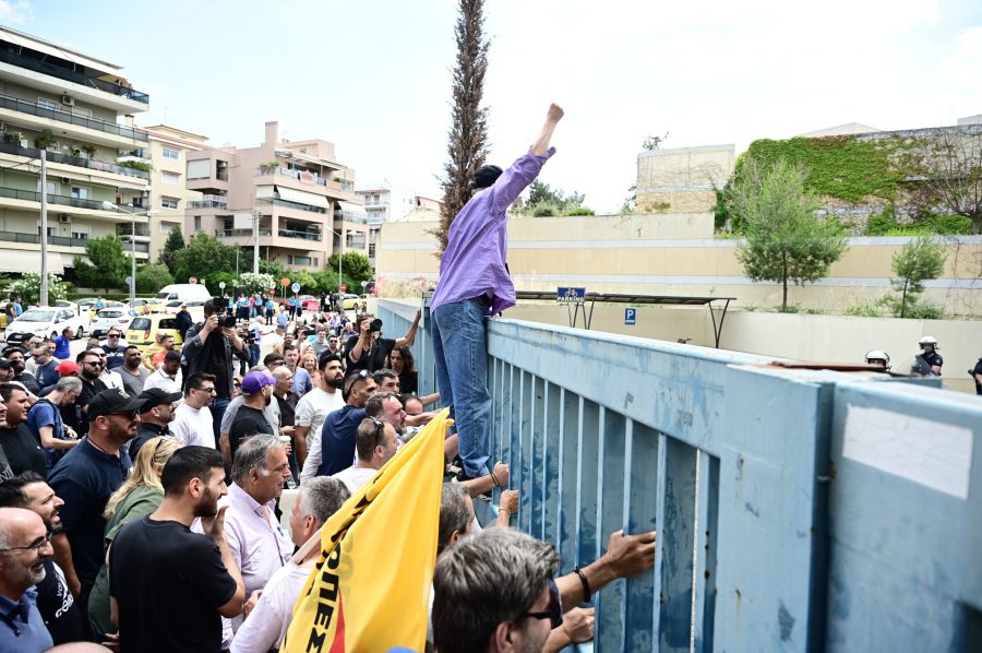 [378265] ΑΠΕΡΓΙΑΚΗ ΣΥΓΚΕΝΤΡΩΣΗ ΚΑΙ ΠΟΡΕΙΑ ΟΔΗΓΩΝ ΤΑΞΙ ΣΤΗΝ ΑΘΗΝΑ (ΜΙΧΑΛΗΣ ΚΑΡΑΓΙΑΝΝΗΣ/EUROKINISSI)