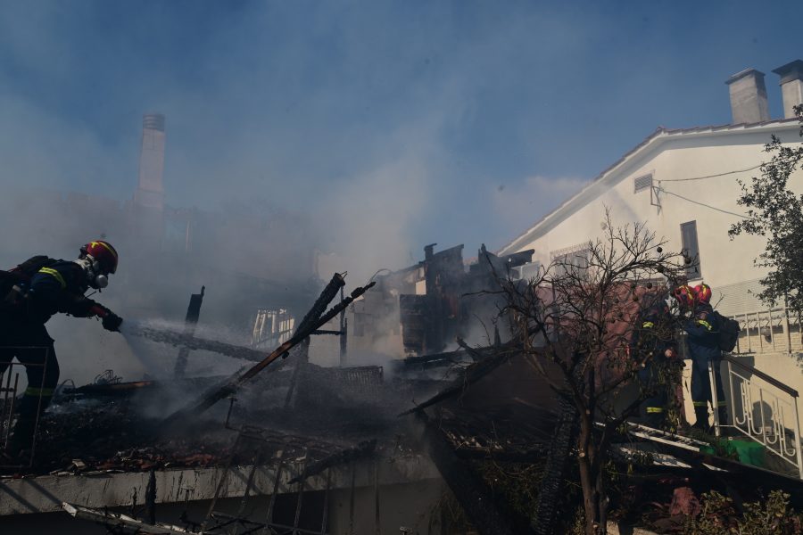 Φωτιά στη Ραφήνα