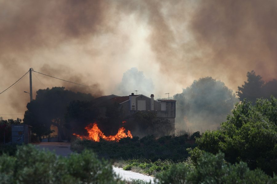 Φωτιά στη Ραφήνα