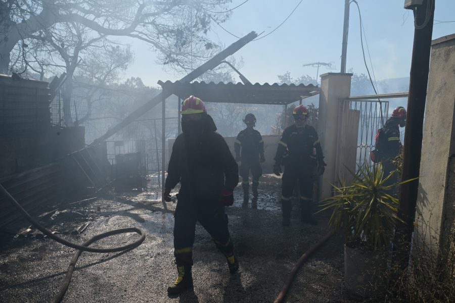 Φωτιά στη Ραφήνα