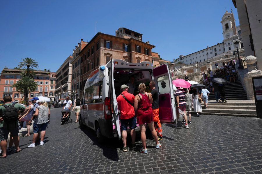 rome heat wave ambulance