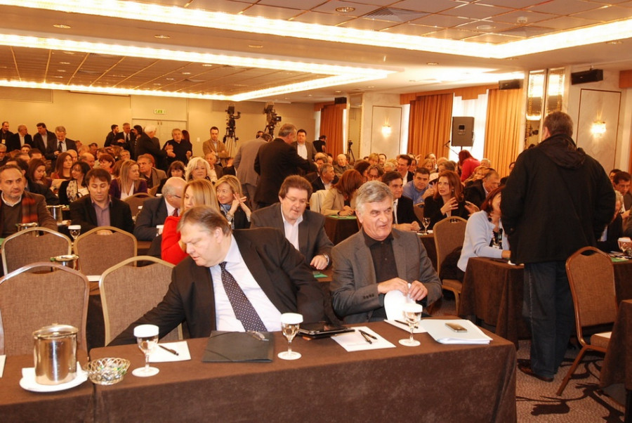 venizelos_psaxnei498343928492