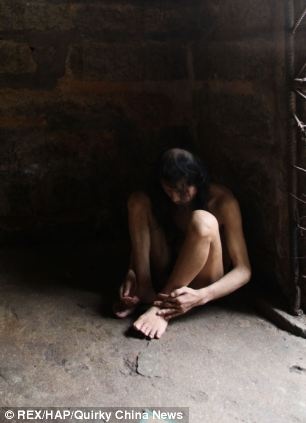 article-2400920-1B6C722C000005DC-567 306x423