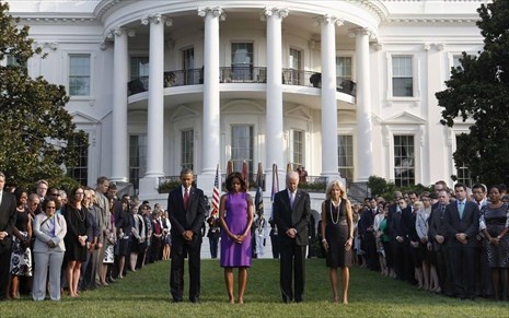 ekdiloseis-mnimis-septembriou-arthro-11092013-1659-leukos-oikos-mparak-ompama