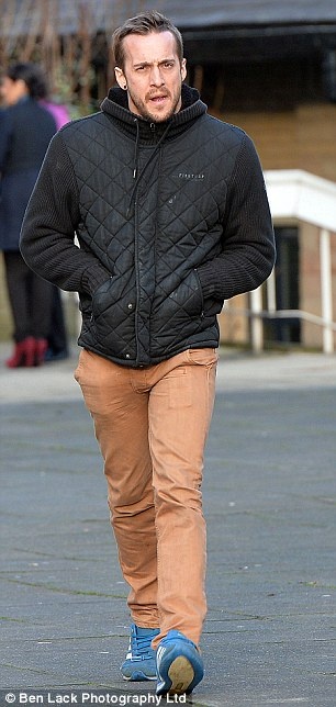 article-2539182-1AA7172500000578-351 306x644