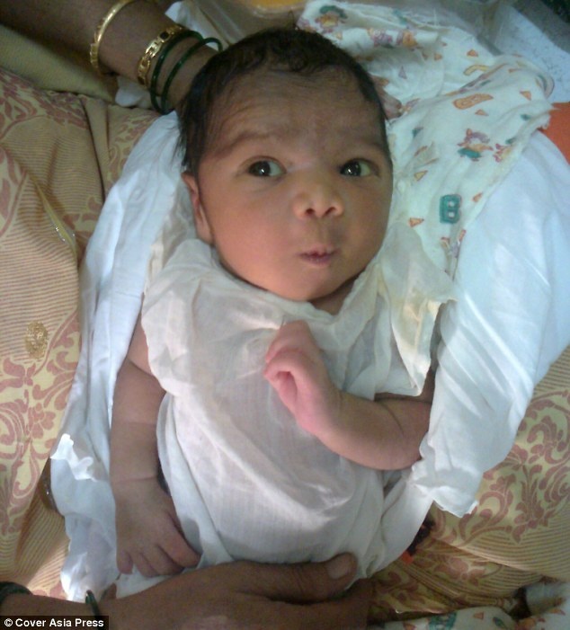 article-2547380-1B06D3F000000578-95 634x701