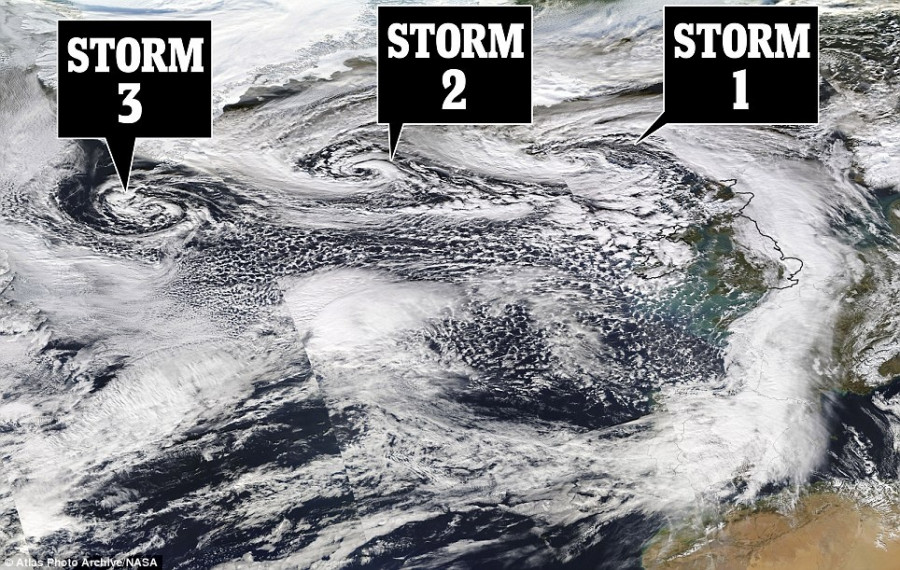 article-2557440-1B71376A00000578-163 964x611