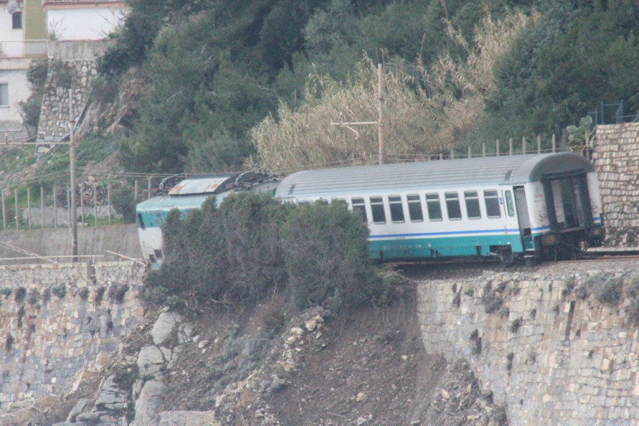 treno-deragliato-andora-vagoni-13