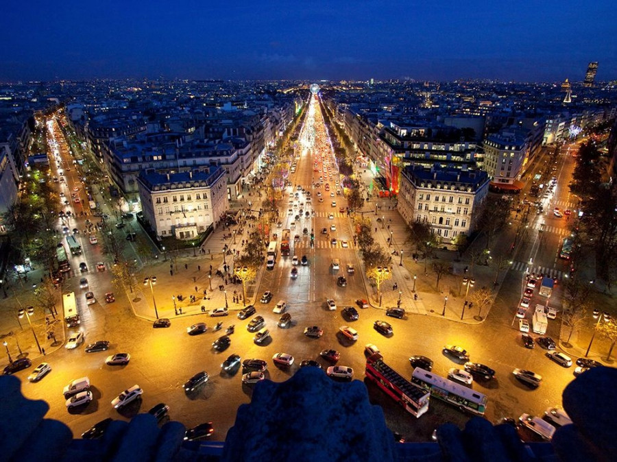 champs-elysees-paris-france 76494 990x742