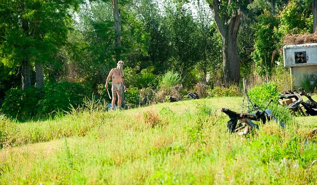 article-2580388-1C4D662300000578-448 634x371