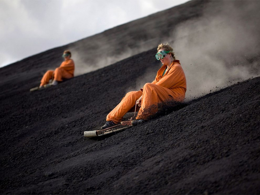 volcano-boarding-cerro-negro-nicaragua 78009 990x742