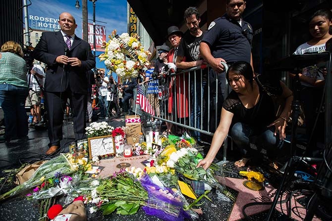 13fans-mourn-robin-williams5