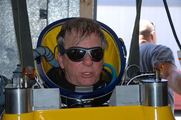 Alan-Eustace-Sets-New-Freefall-Jump-Record